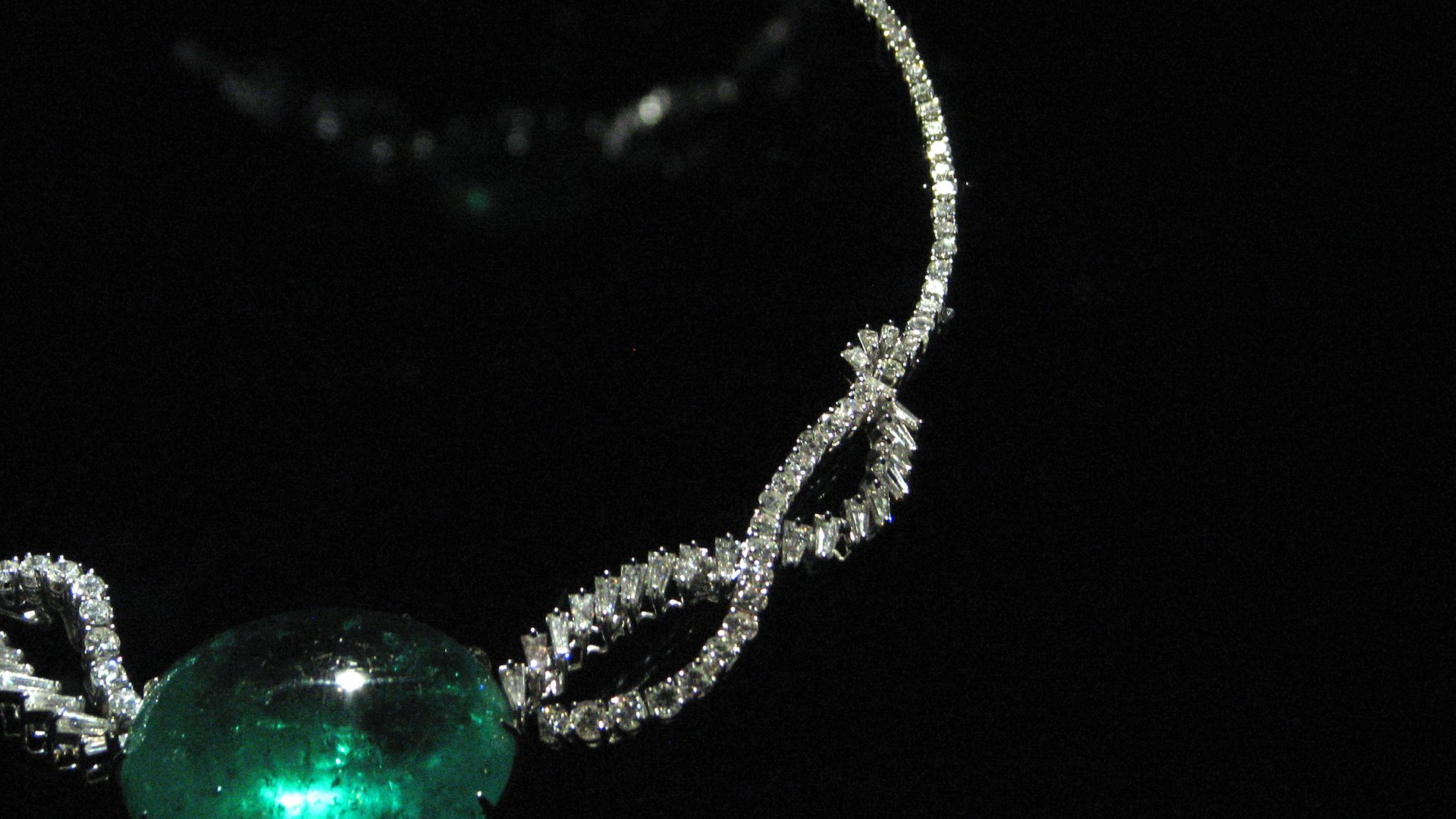 Diamond Heritage Ornament